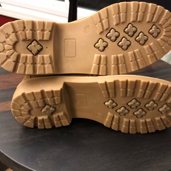 Boots - Picture 5 of 5